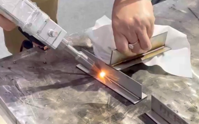 光纖激光焊接機OEM定制：滿足個性化工業需求