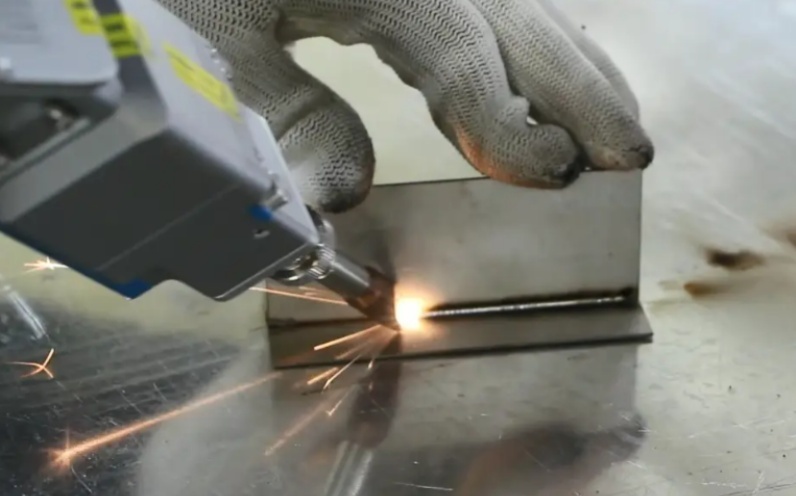 光纖激光焊機(jī)維護(hù)保養(yǎng)手冊(cè)