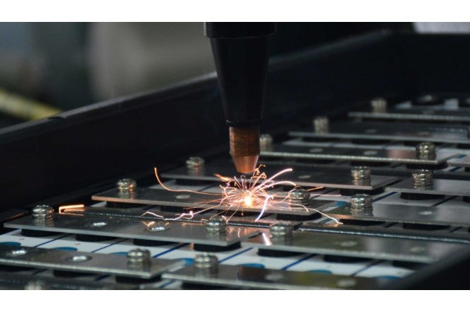 光纖激光焊接機在電梯門板焊接中的應用案例