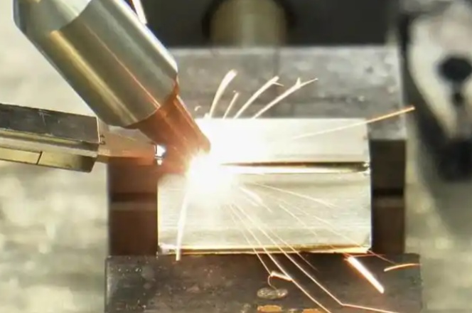 光纖激光焊接機(jī)在新能源電池焊接的改造實(shí)錄