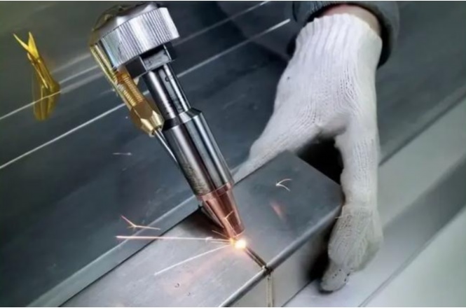 光纖激光焊接機(jī)設(shè)備交付與調(diào)試全記錄