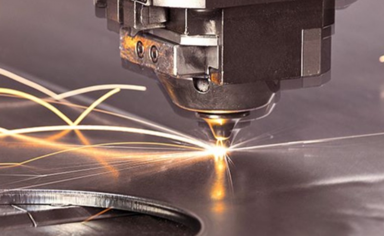 紫外皮秒激光切割機vs精密激光切割機：藍寶石蓋板切割場景對比